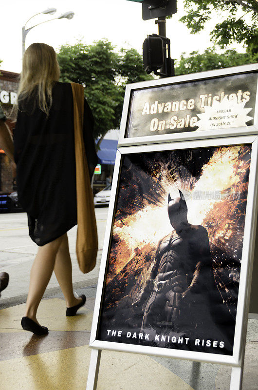 《黑暗骑士崛起》(The Dark Knight Rises)电影海报